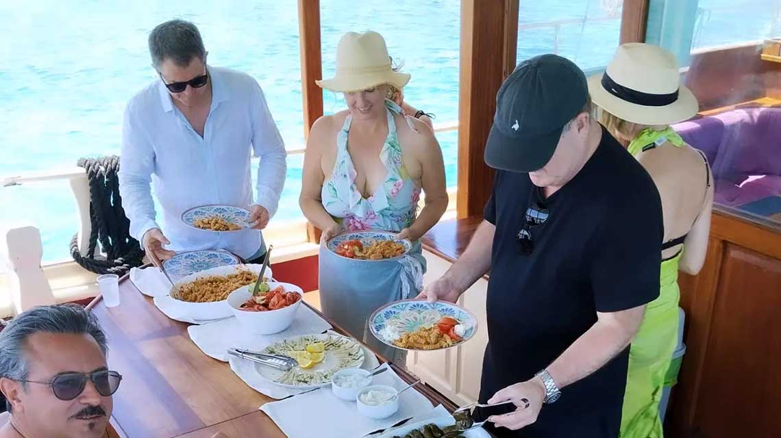 lunch at paros private cruise
